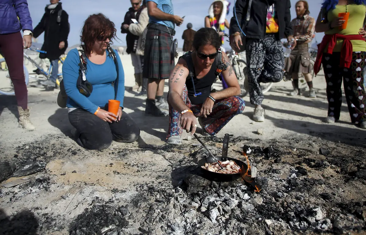 2015-09-06T194923Z-1407633633-GF10000195832-RTRMADP-3-USA-BURNINGMAN-NEVADA-JPG6427723136670336974