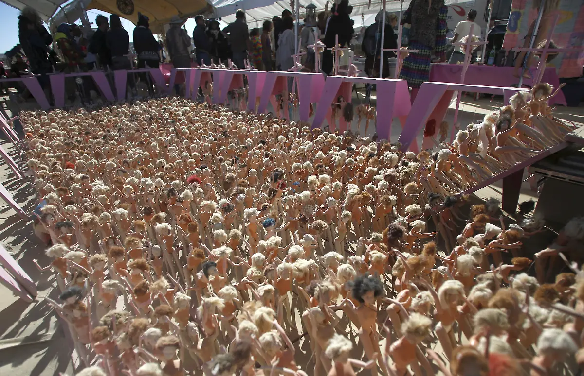 2015-09-05T210438Z-63568642-GF10000194761-RTRMADP-3-USA-BURNINGMAN-NEVADA-JPG238326747336351558