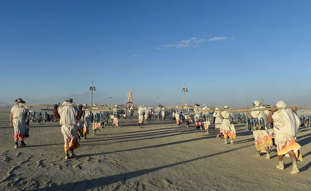 328E4C00107B54E5-jpg7059239527880998109