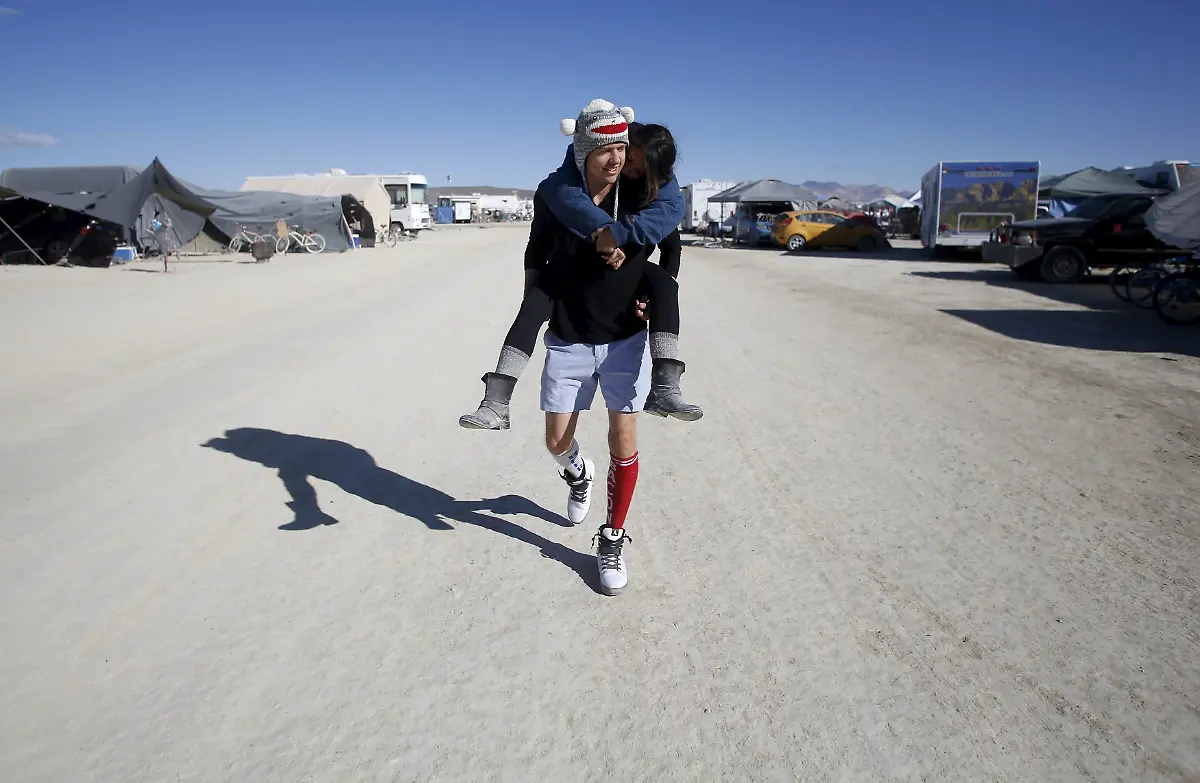 2015-09-05T210326Z-22585656-GF10000194756-RTRMADP-3-USA-BURNINGMAN-NEVADA-JPG1331473914337258507