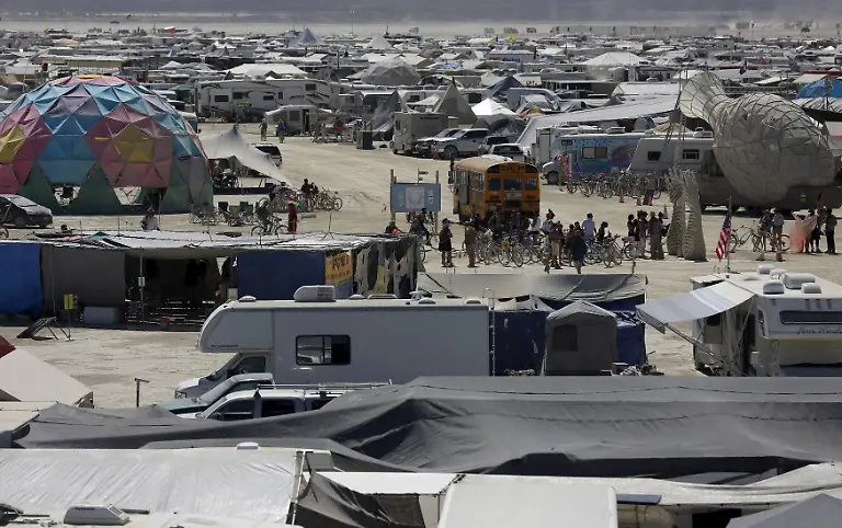 2015-09-05T211235Z-402112356-GF10000194777-RTRMADP-3-USA-BURNINGMAN-NEVADA-JPG4439901439959911114