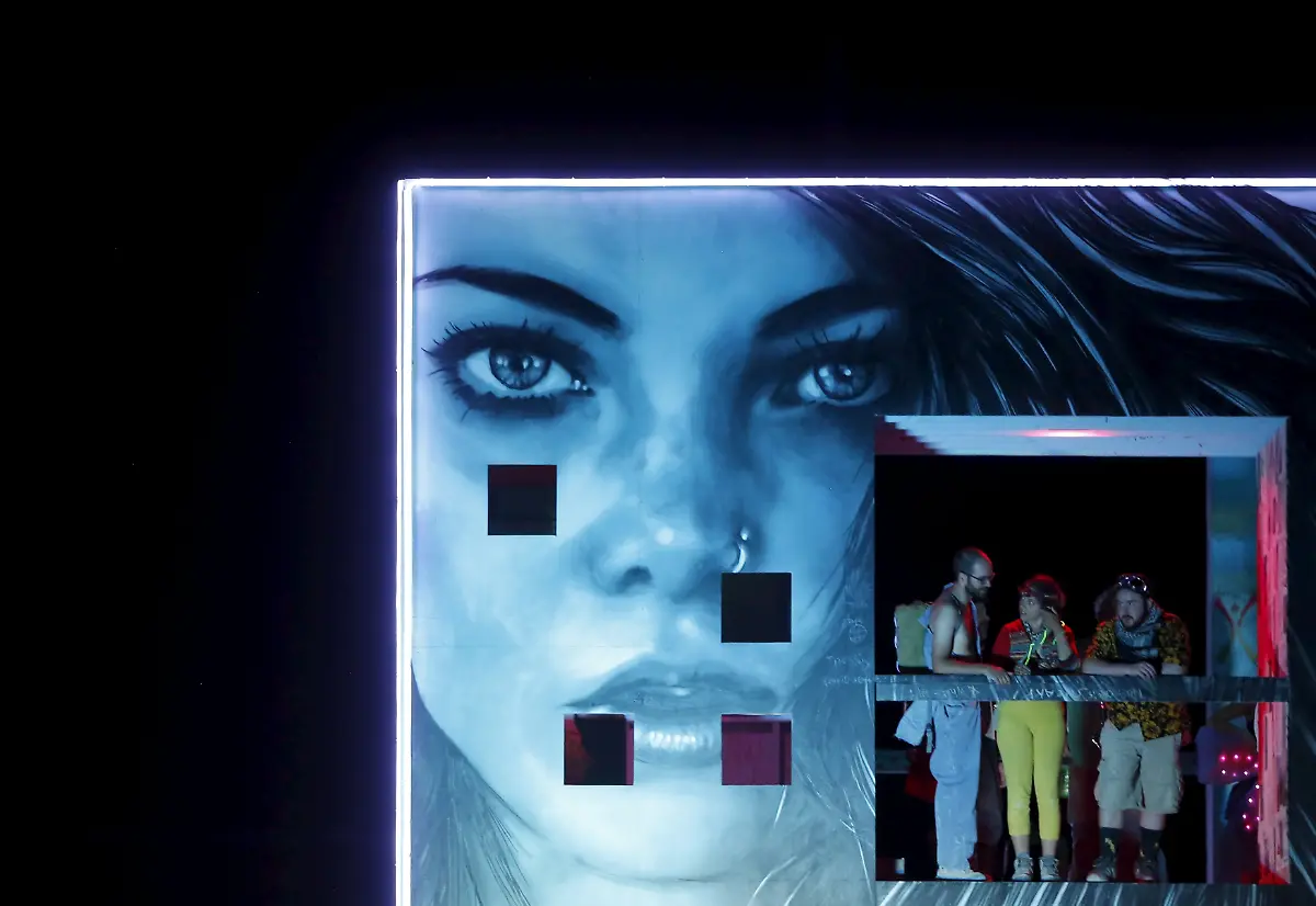 2015-09-02T072333Z-1284303062-GF10000189895-RTRMADP-3-USA-BURNINGMAN-NEVADA-JPG8355111378054189260