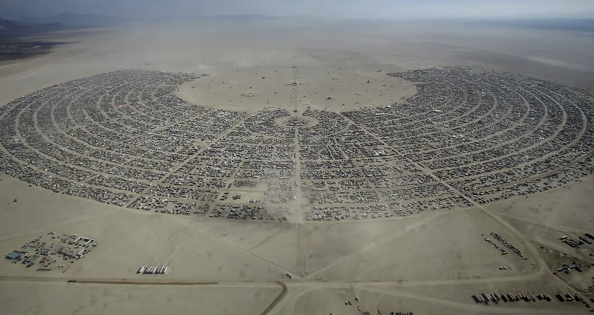 2015-09-02T181915Z-187032273-GF10000190488-RTRMADP-3-USA-BURNINGMAN-NEVADA-JPG6179507679873243584