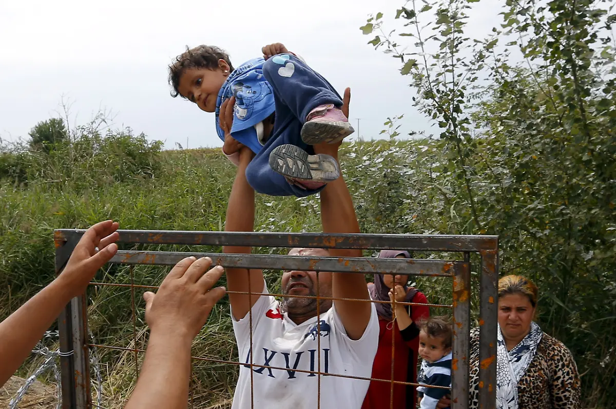 2015-08-30T162500Z-1157439716-GF10000187313-RTRMADP-3-EUROPE-MIGRANTS-HUNGARY-JPG3260394751008910375