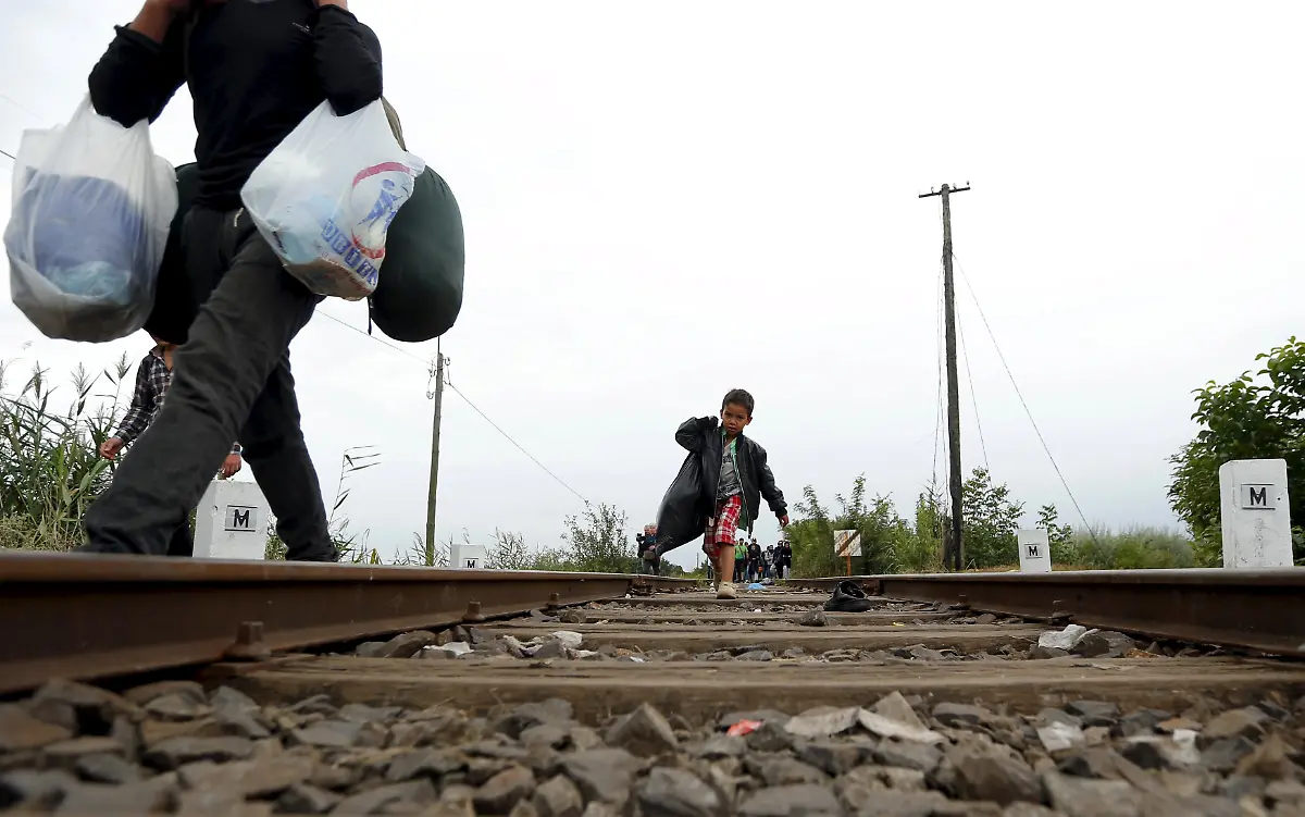 2015-08-26T144619Z-896102868-GF10000183325-RTRMADP-3-EUROPE-MIGRANTS-HUNGARY-JPG8164471377875399162