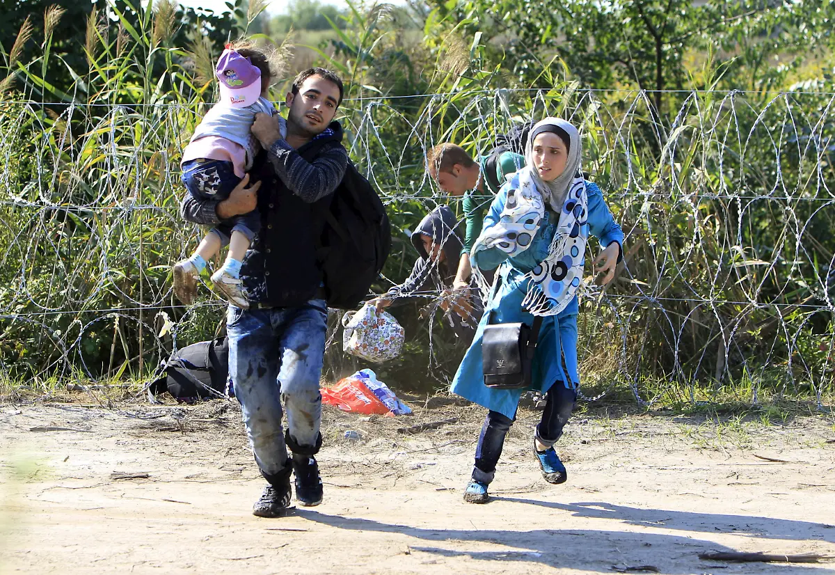 2015-08-28T092232Z-837448878-GF10000185078-RTRMADP-3-EUROPE-MIGRANTS-HUNGARY-JPG4495702174387608231