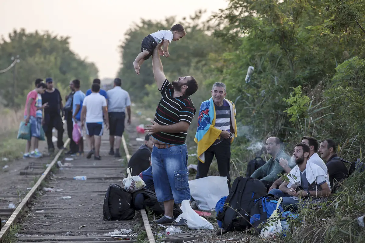 2015-08-31T184834Z-1022735789-GF10000188375-RTRMADP-3-EUROPE-MIGRANTS-HUNGARY-JPG897227735411892774