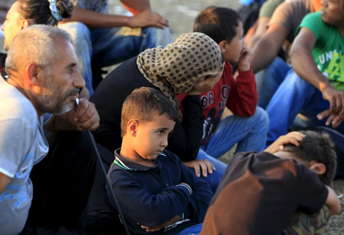 2015-08-26T183529Z-1064850215-GF10000183548-RTRMADP-3-EUROPE-MIGRANTS-HUNGARY-JPG224409876375562282