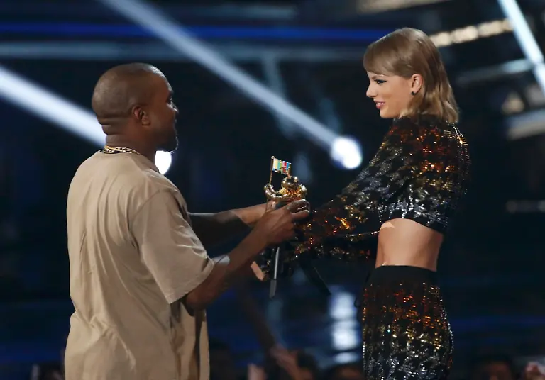 2015-08-31T030247Z-778516916-TB3EB8V08GCBO-RTRMADP-3-MUSIC-MTV-VMA-JPG5461656473018750906