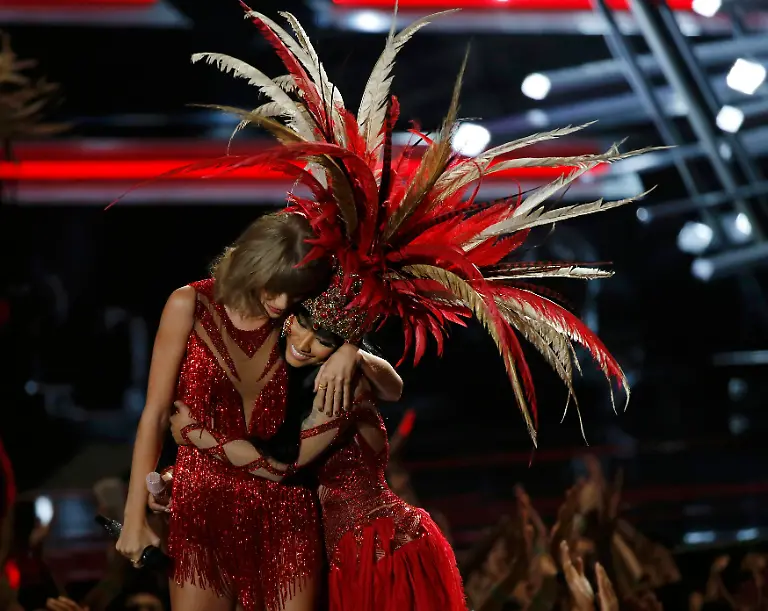 2015-08-31T013056Z-1880641849-TB3EB8V047957-RTRMADP-3-MUSIC-MTV-VMA-JPG1200283225904482221