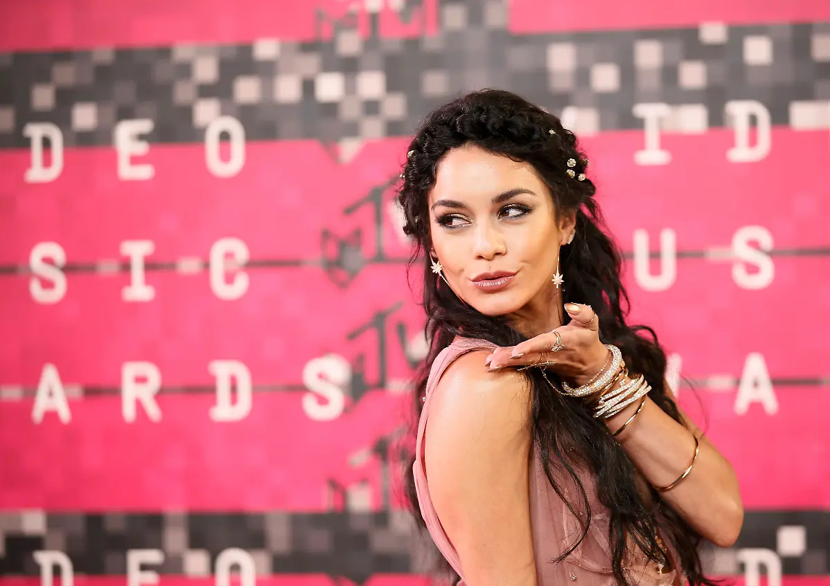 2015-08-30T231751Z-1942458591-TB3EB8U1SPHU3-RTRMADP-3-MUSIC-MTV-VMA-JPG855694403736947410