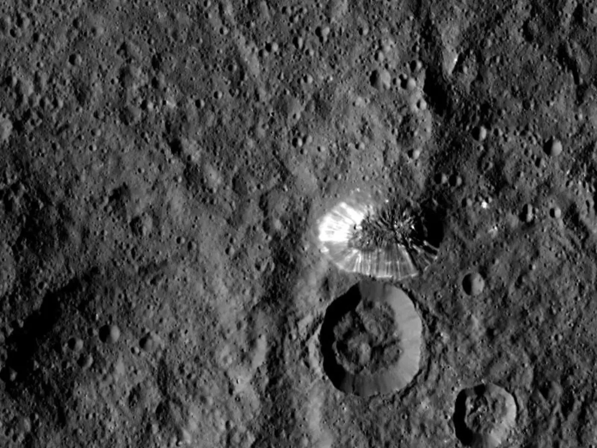Dieses-Bild-von-Zwergplanet-Ceres-wurde-am-19-August-2015-mit-der-Raumsonde-Dawn-aus-einer-Entfernung-von-1470-km-aufgenommen