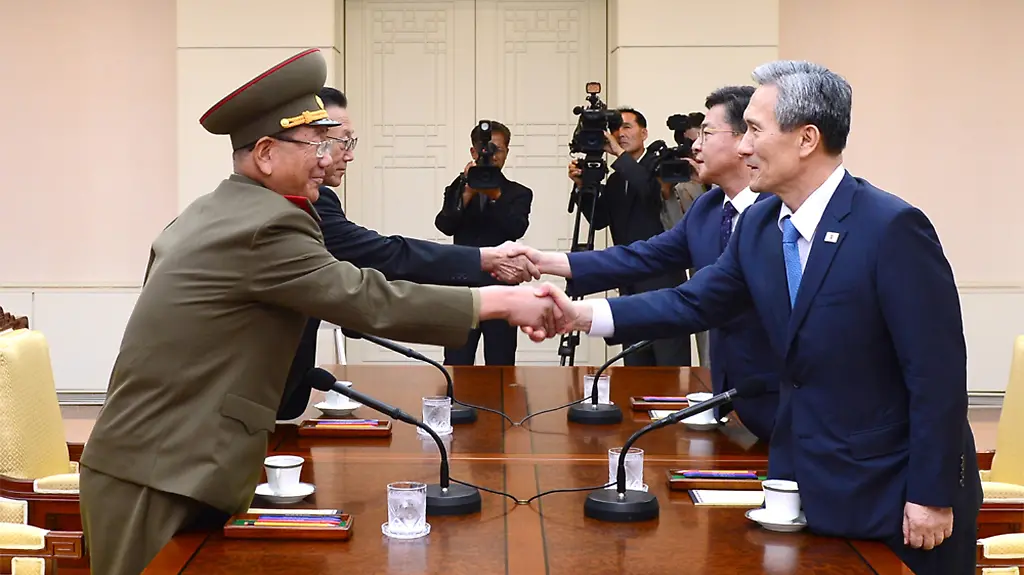 328E3000A7C5020E-jpg3904263916941064316