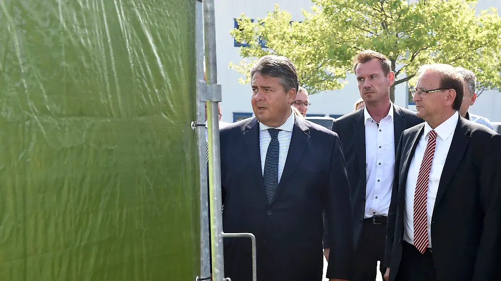 2015-08-24T111149Z-1545159053-LR2EB8O0V3EHB-RTRMADP-3-EUROPE-MIGRANTS-GERMANY-ASYLUM-JPG6462762684887149096