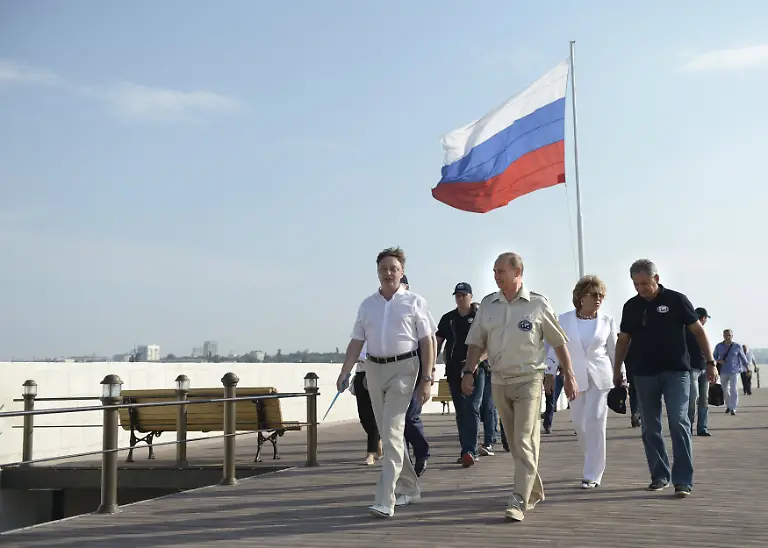 2015-08-18T184109Z-2095953699-GF10000175839-RTRMADP-3-UKRAINE-CRISIS-CRIMEA-PUTIN-JPG828938584625985113