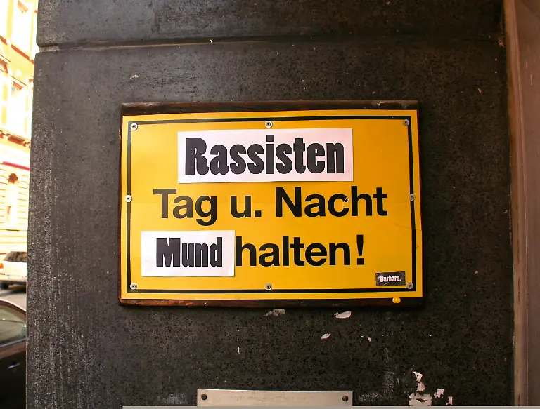 73-Rassisten-Mund-halten-bearbeitet