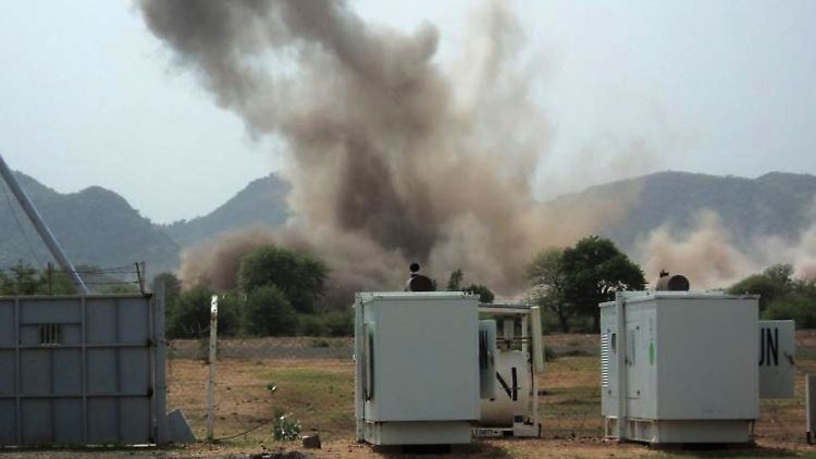 Bombardierung aus der Luft? Rauchsäulen an der Grenze der besetzten Region Abyei.