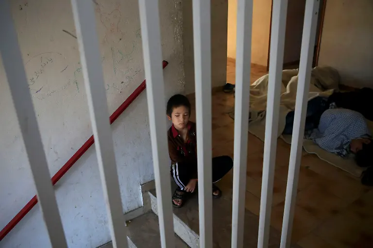 2015-08-13T092445Z-2016055629-LR2EB8D0Q4ZTO-RTRMADP-3-EUROPE-MIGRANTS-GREECE-JPG273566613416260031