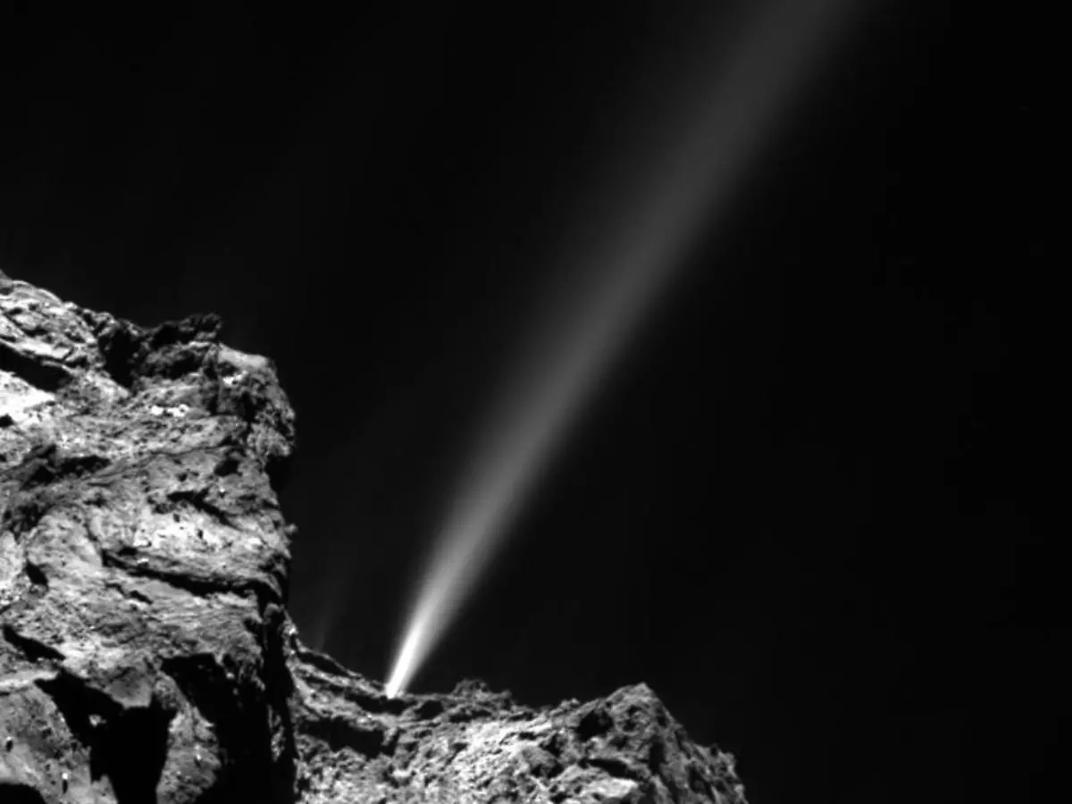 Gasausbruch-auf-Tschuri-am-29-Juli-Der-Komet-hat-den-sonnennaechsten-Punkt-seiner-Bahn-passiert