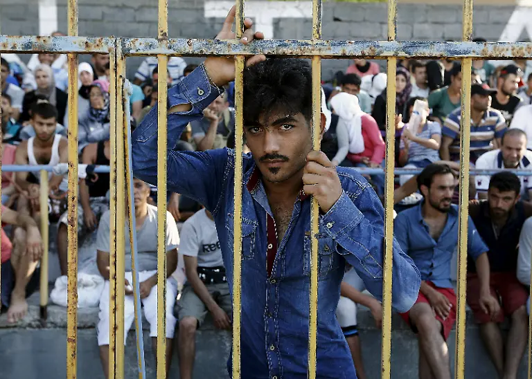 2015-08-11T182857Z-632708569-GF20000020134-RTRMADP-3-EUROPE-MIGRANTS-GREECE-JPG8906732060034191769