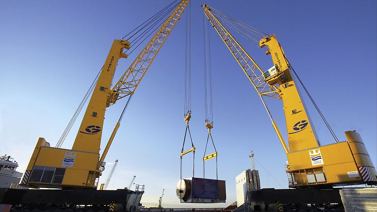 Spezialist für schwere Lasten: Demag Cranes baut Hafenkräne.