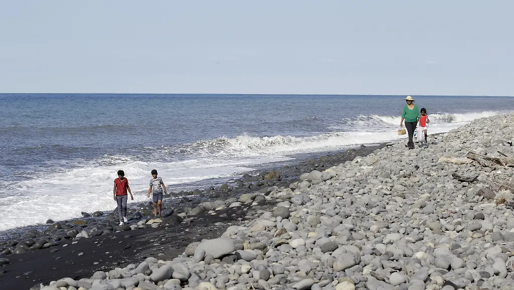 2015-08-01T145827Z-960649791-GF20000010764-RTRMADP-3-MALAYSIA-AIRLINES-CRASH-JPG1857665059133306050