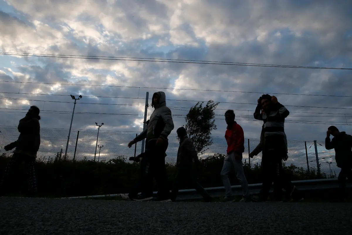 2015-07-29T190803Z-802930203-PM1EB7T1MKE01-RTRMADP-3-EUROPE-MIGRANTS-CALAIS-JPG6957675575037101937