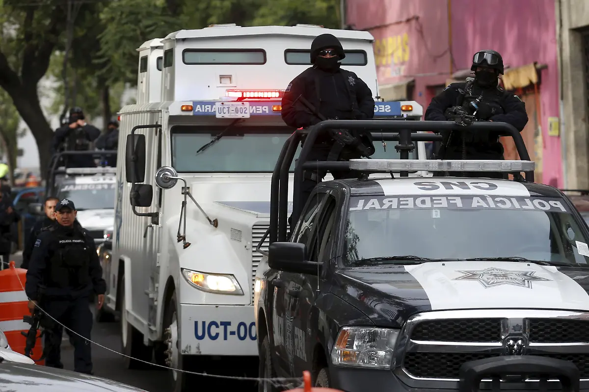 2015-07-12T141822Z-732632326-GF10000156956-RTRMADP-3-MEXICO-GUZMAN-JPG746271466912626883