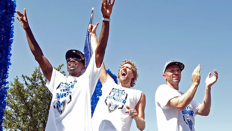 Einen wahren Triumphzug erlebten Nowitzki und seine Mannen.
