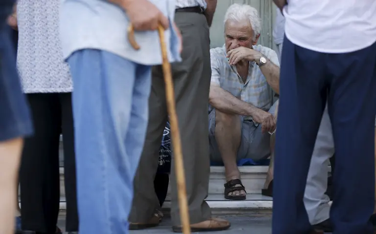 2015-07-06T064119Z-1860921660-GF10000150062-RTRMADP-3-EUROZONE-GREECE-JPG4341353817830756120