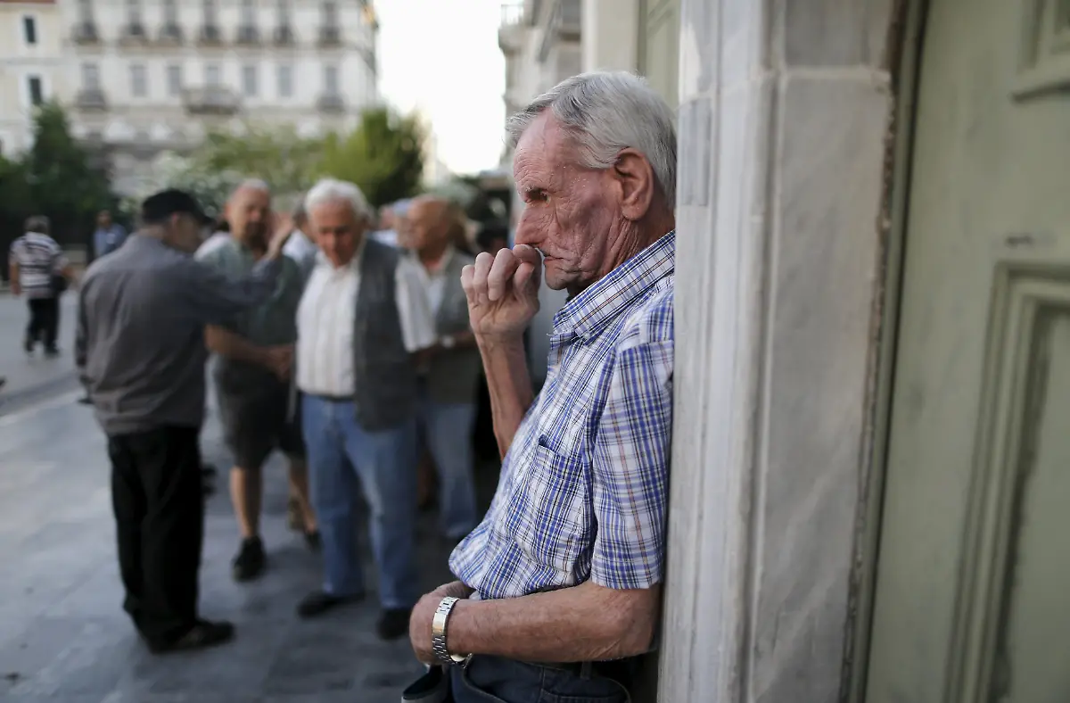 2015-07-06T064209Z-2033571121-GF10000150054-RTRMADP-3-EUROZONE-GREECE-JPG7696214042227771082