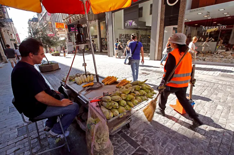 2015-07-06T160543Z-907344676-LR2EB7618P8WQ-RTRMADP-3-EUROZONE-GREECE-JPG8746599439719118488