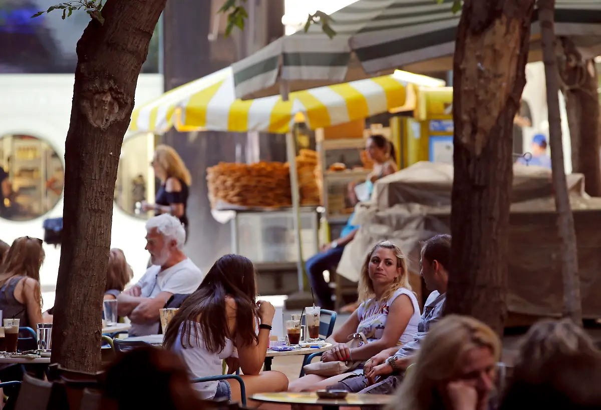 2015-07-06T160641Z-1290247938-LR2EB7618QUWU-RTRMADP-3-EUROZONE-GREECE-JPG3938158646628233227