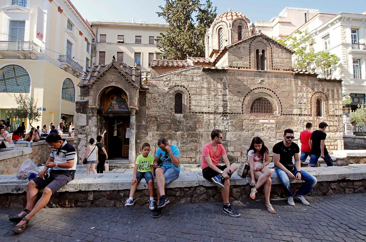 2015-07-06T160741Z-1794731126-LR2EB7618SIWZ-RTRMADP-3-EUROZONE-GREECE-JPG223643665019240127