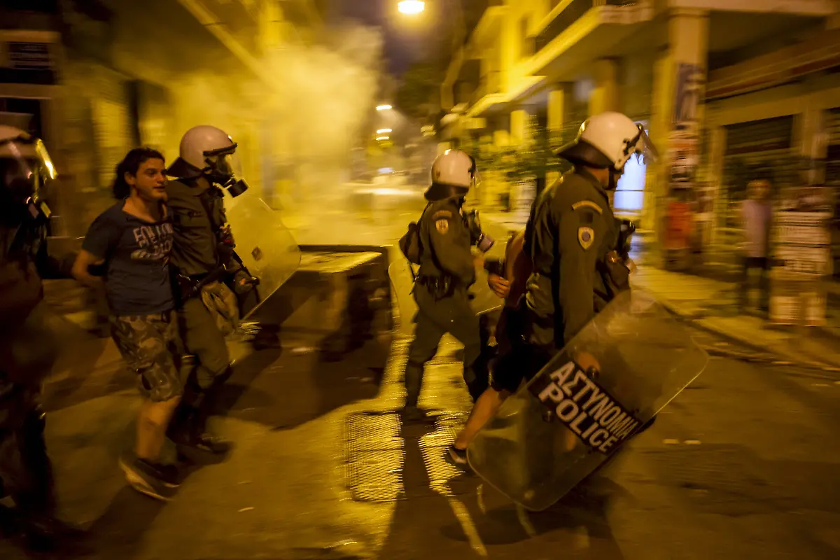 2015-07-05T230405Z-1007706187-GF10000149767-RTRMADP-3-EUROZONE-GREECE-JPG4064938980736768867