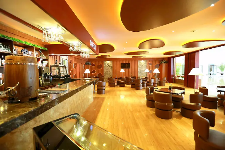 2015-06-25T131619Z-1256521006-GF10000138777-RTRMADP-3-NORTHKOREA-AIRPORT-JPG128629365454797237