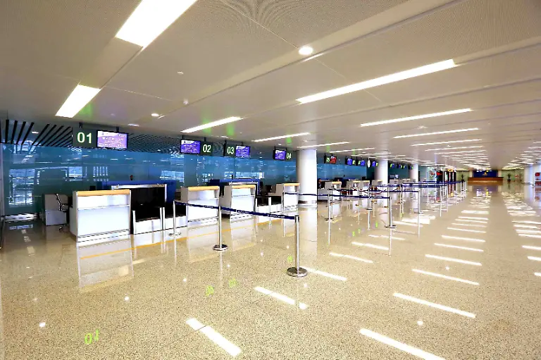 2015-06-25T131618Z-1440024932-GF10000138774-RTRMADP-3-NORTHKOREA-AIRPORT-JPG4576629536595806217