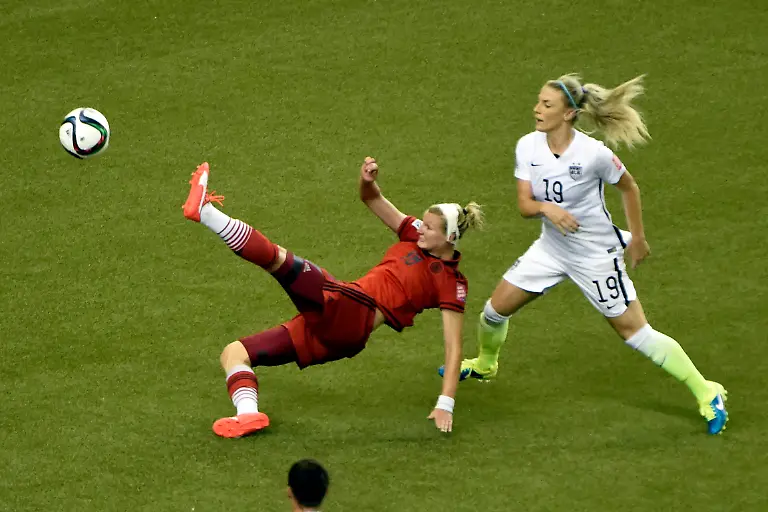 2015-07-01T002636Z-1444509376-NOCID-RTRMADP-3-SOCCER-WOMEN-S-WORLD-CUP-SEMIFINAL-UNITED-STATES-AT-GERMANY-JPG1268648507311137718