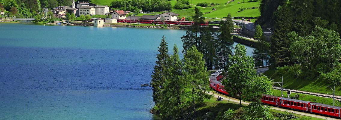 Millionen von Touristen reisen auf ihrem Weg von St. Moritz nach Italien mit der Rhätischen Bahn durch das Val Poschiavo. Doch nur wenige steigen hier bisher aus.