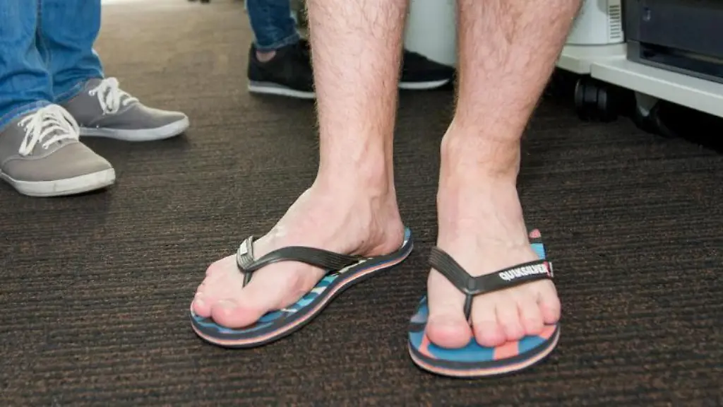 Gelegentlich-duerfen-Maenner-auch-Schmuck-anlegen-aber-bitte-kein-Goldkettchen-Foto-Franziska-Gabbert