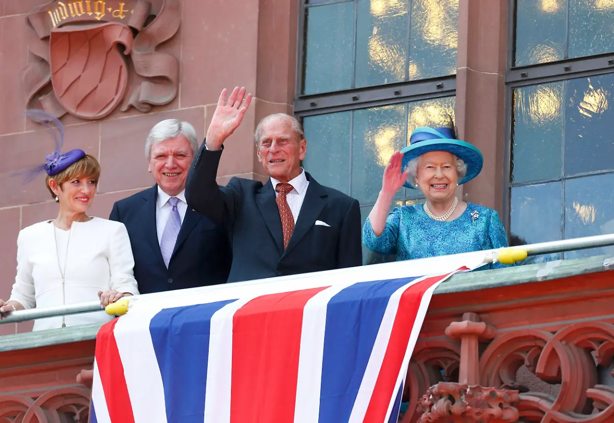 2015-06-25T125910Z-1924048627-LR2EB6P102BML-RTRMADP-3-GERMANY-ROYALS-JPG2551041653667798615