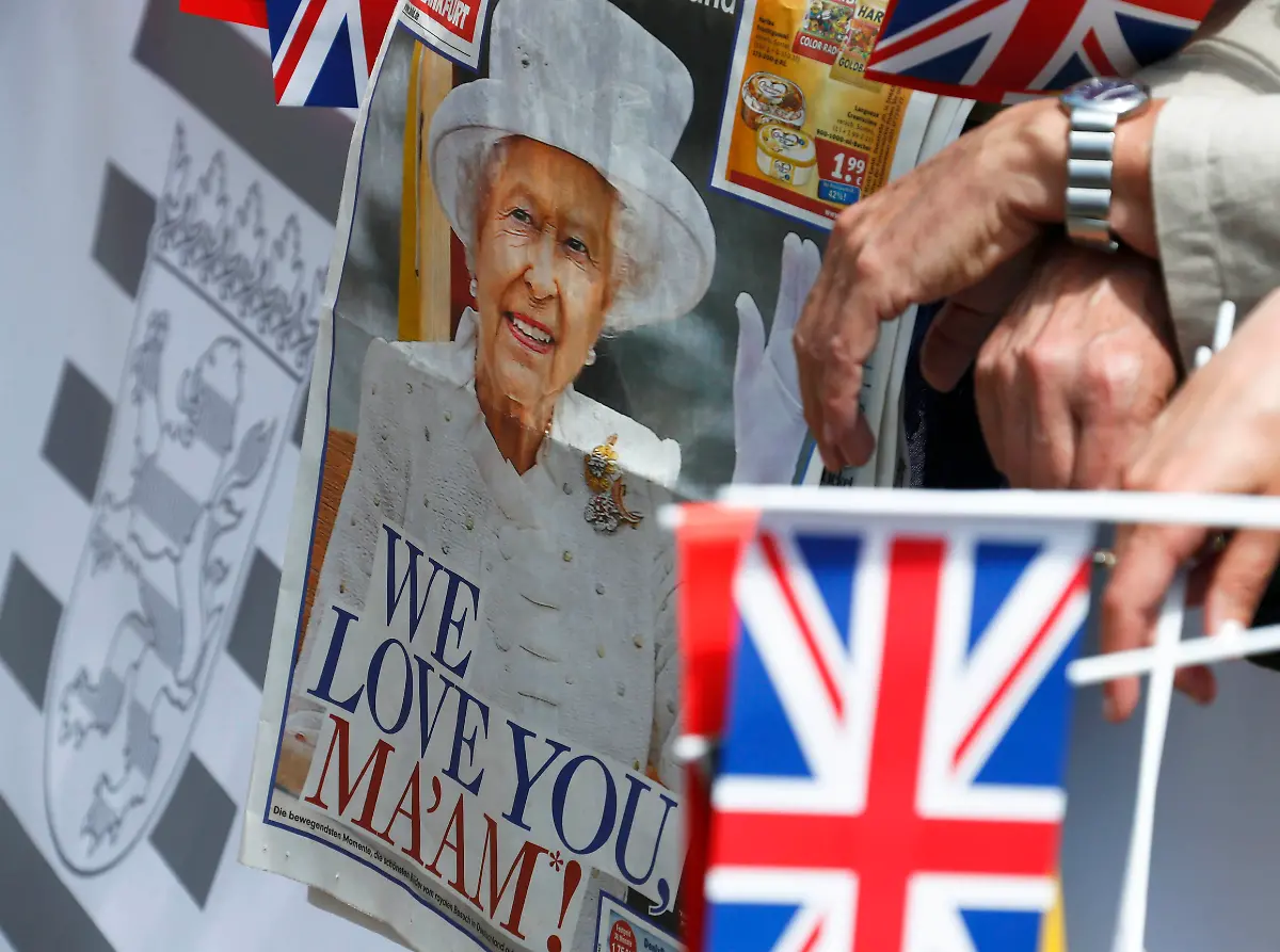 2015-06-25T112448Z-894032463-LR2EB6P0VP1JH-RTRMADP-3-GERMANY-ROYALS-JPG2160305299779804363