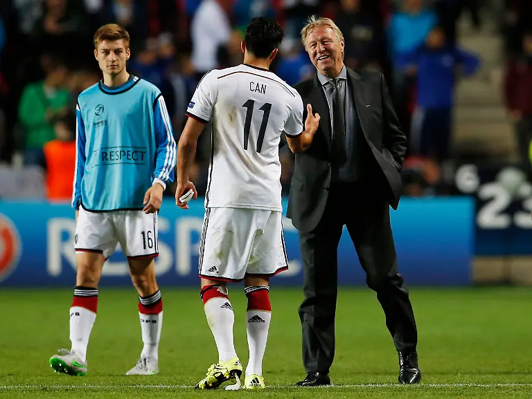 2015-06-23T210726Z-78095246-MT1ACI13825710-RTRMADP-3-SOC-JPG6388737346515657360