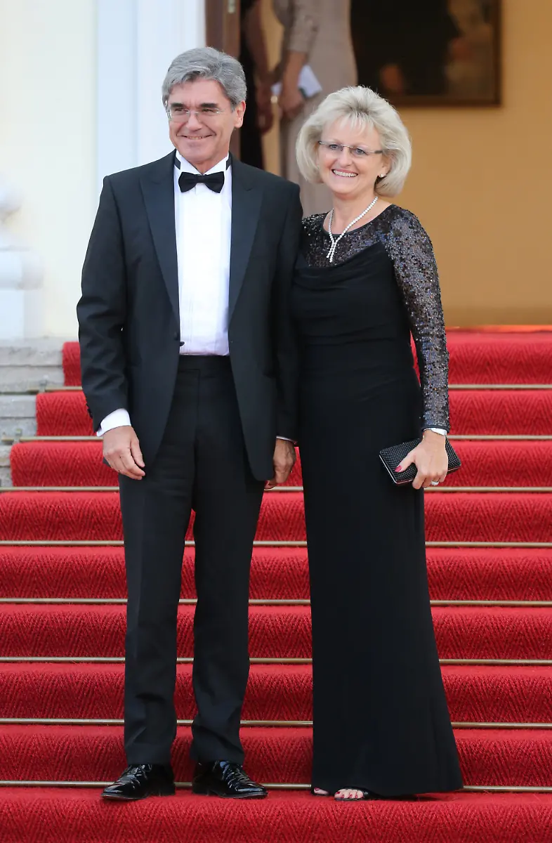 3q775156-jpg6389160919658621171