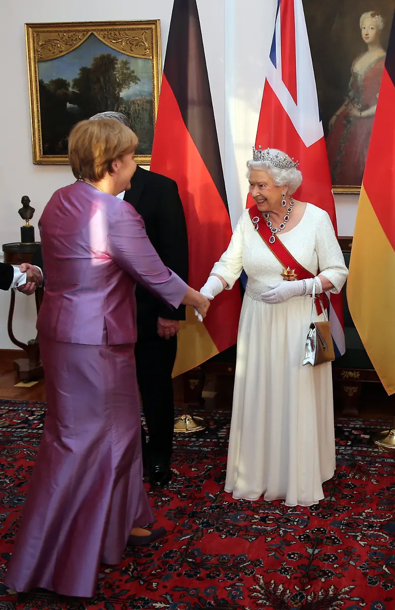 2015-06-24T192624Z-650113975-LR2EB6O1I00G8-RTRMADP-3-GERMANY-ROYALS-JPG3376559659341094554
