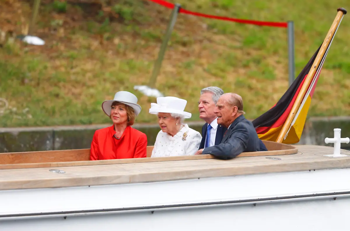 2015-06-24T094041Z-1205601025-LR2EB6O0QVJ04-RTRMADP-3-GERMANY-ROYALS-JPG8934219787386990216