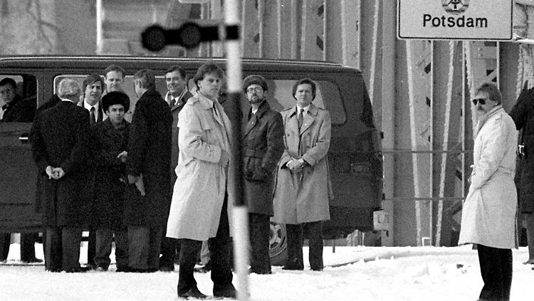 Agentenaustausch auf der Glienicker Brücke: Stasi und BND führten jahrelang einen Spionagekrieg.