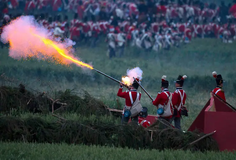 2015-06-19T201841Z-2133421200-LR2EB6J1KETGG-RTRMADP-3-WATERLOO-ANNIVERSARY-JPG88491511713229720