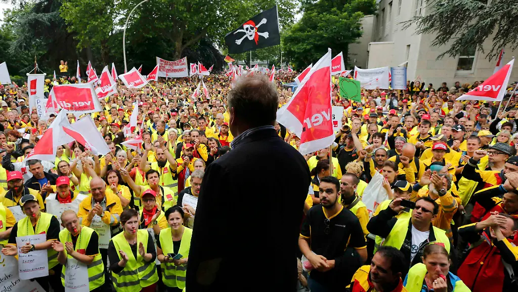 2015-06-18T112046Z-838350953-LR2EB6I0VIA93-RTRMADP-3-GERMANY-DEUTSCHE-POST-JPG6457422553187229424