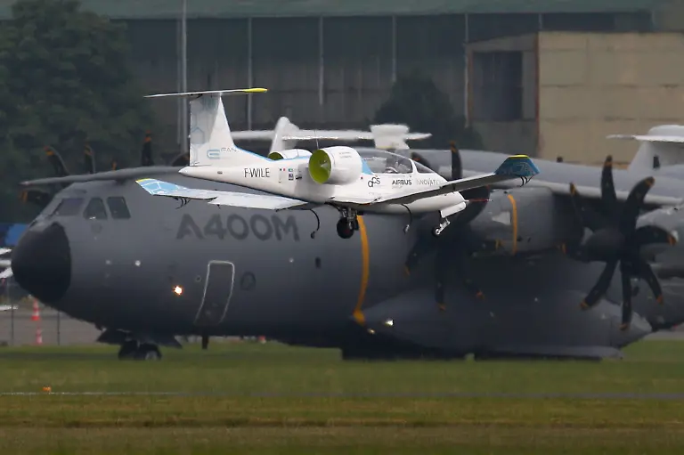Airbus-E-Fan-1-vor-A400M